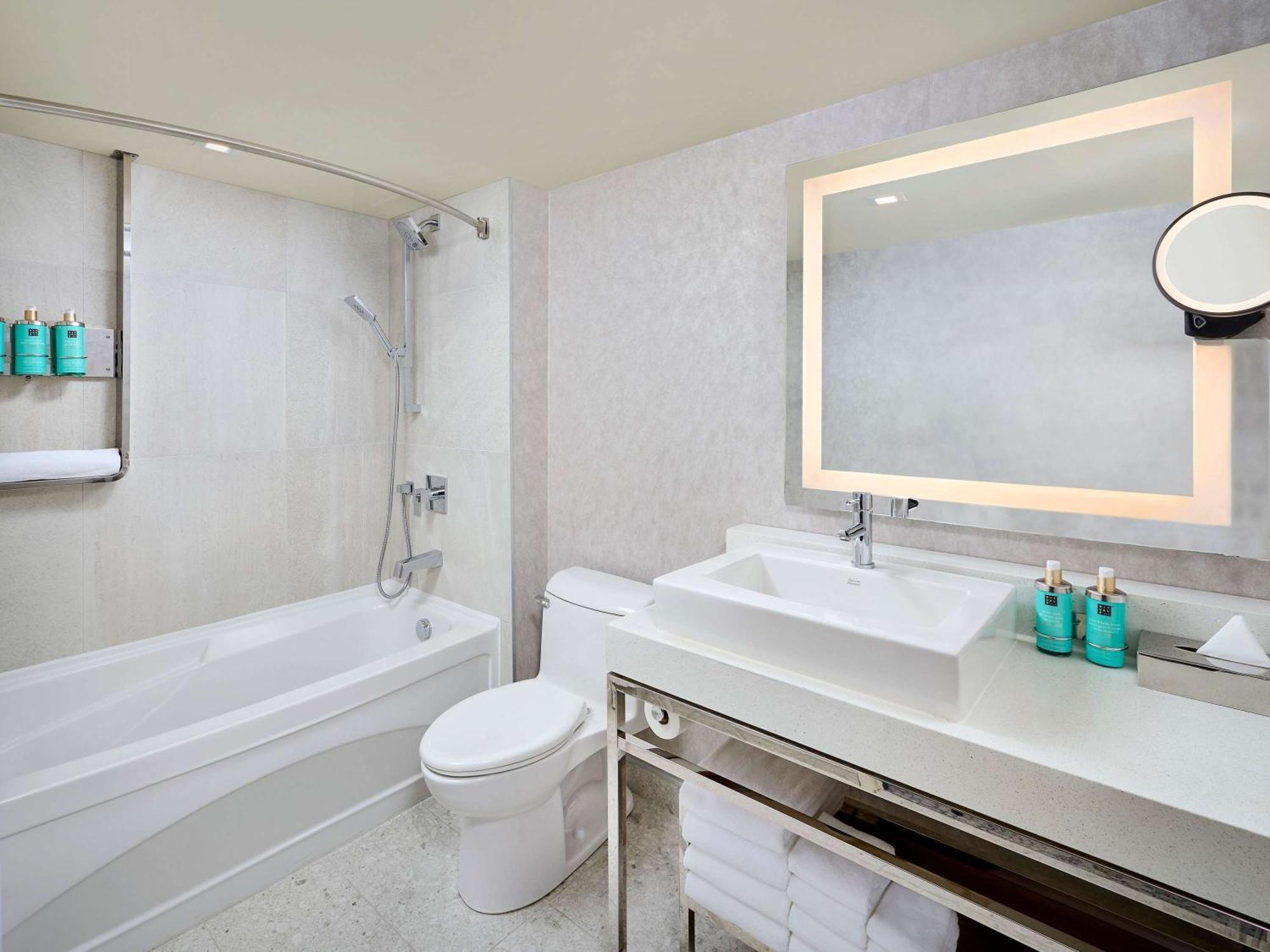 Novotel Toronto Vaughan Centre Экстерьер фото
