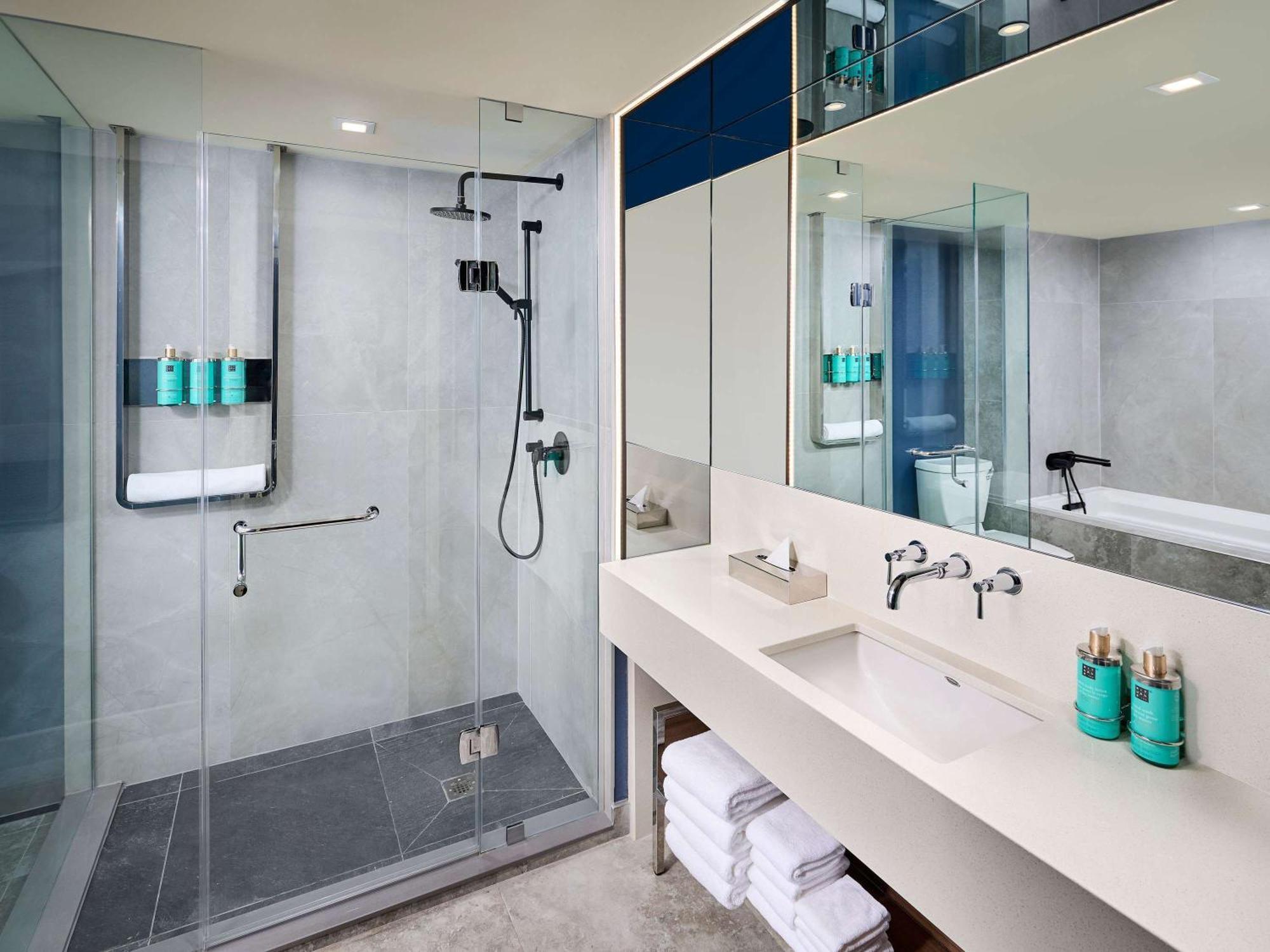 Novotel Toronto Vaughan Centre Экстерьер фото