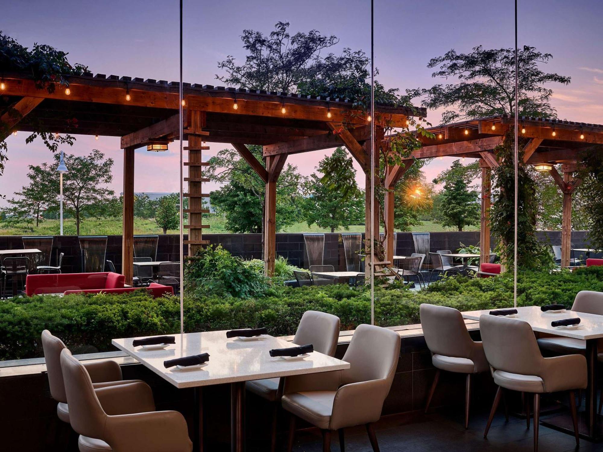 Novotel Toronto Vaughan Centre Экстерьер фото