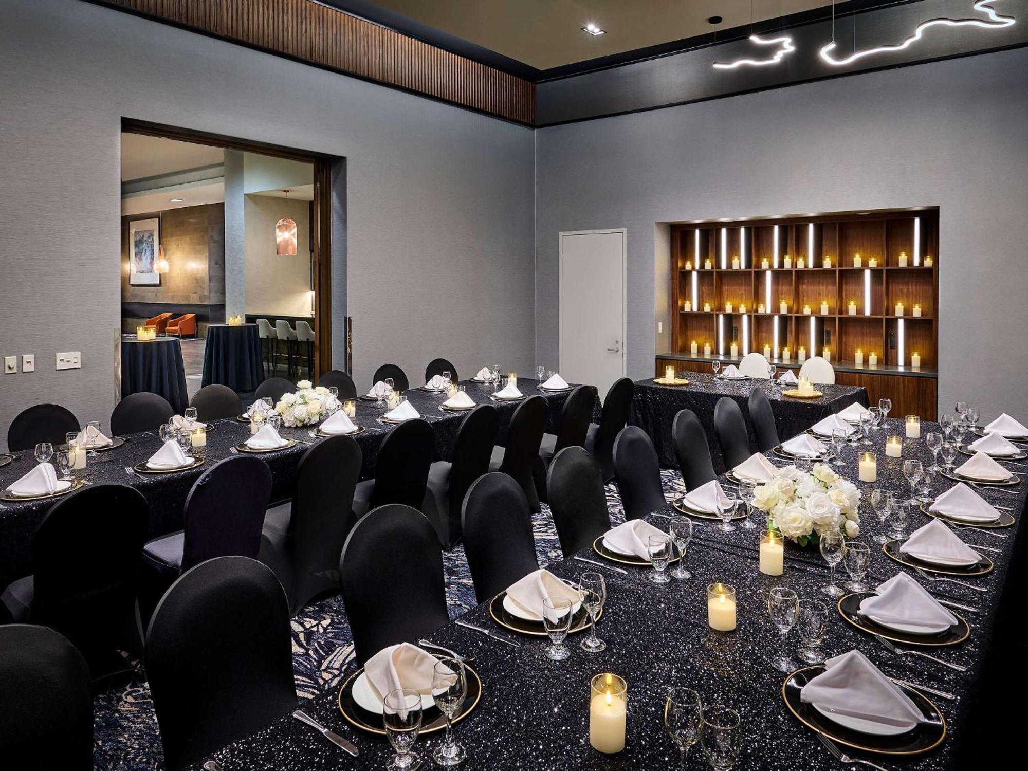 Novotel Toronto Vaughan Centre Экстерьер фото