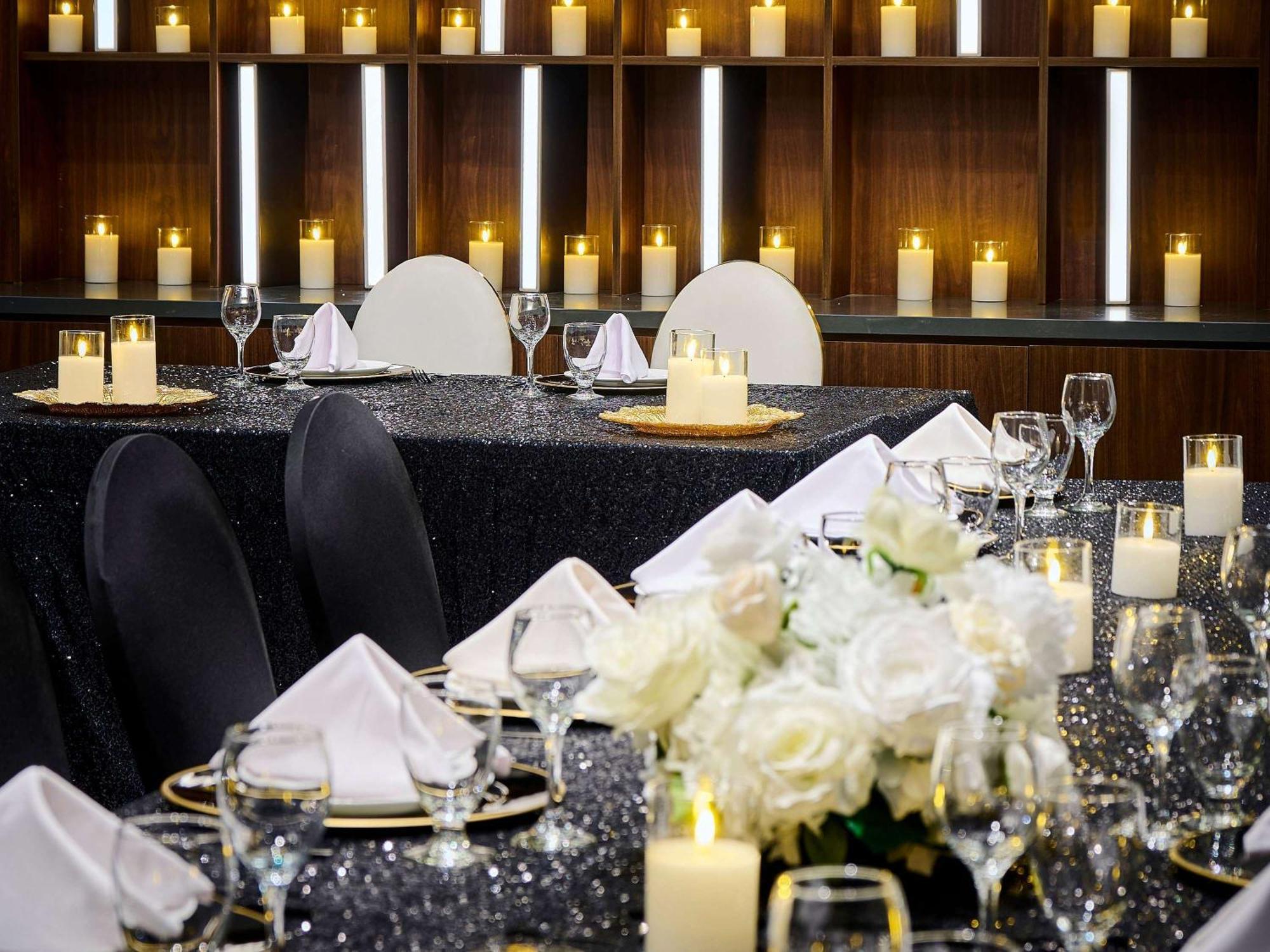 Novotel Toronto Vaughan Centre Экстерьер фото