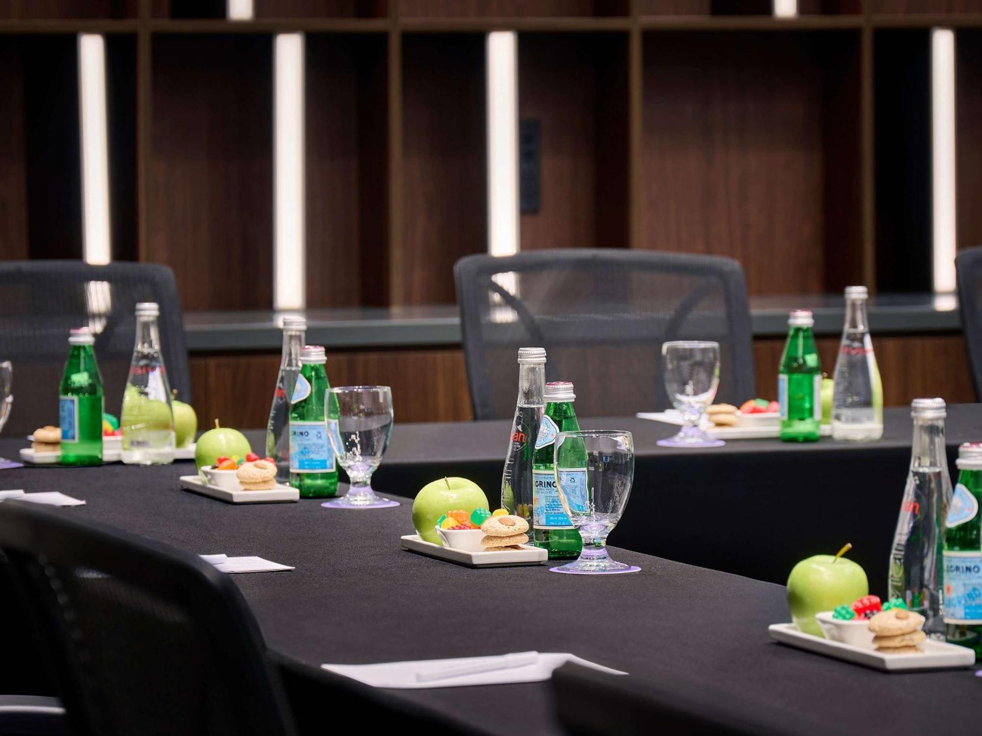 Novotel Toronto Vaughan Centre Экстерьер фото