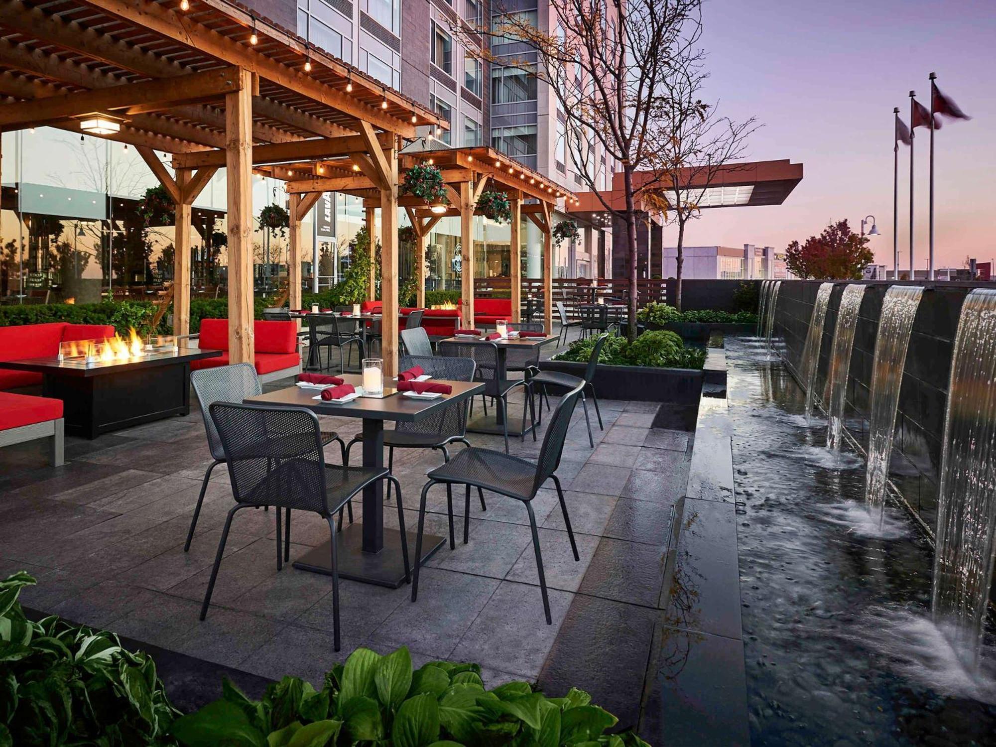 Novotel Toronto Vaughan Centre Экстерьер фото